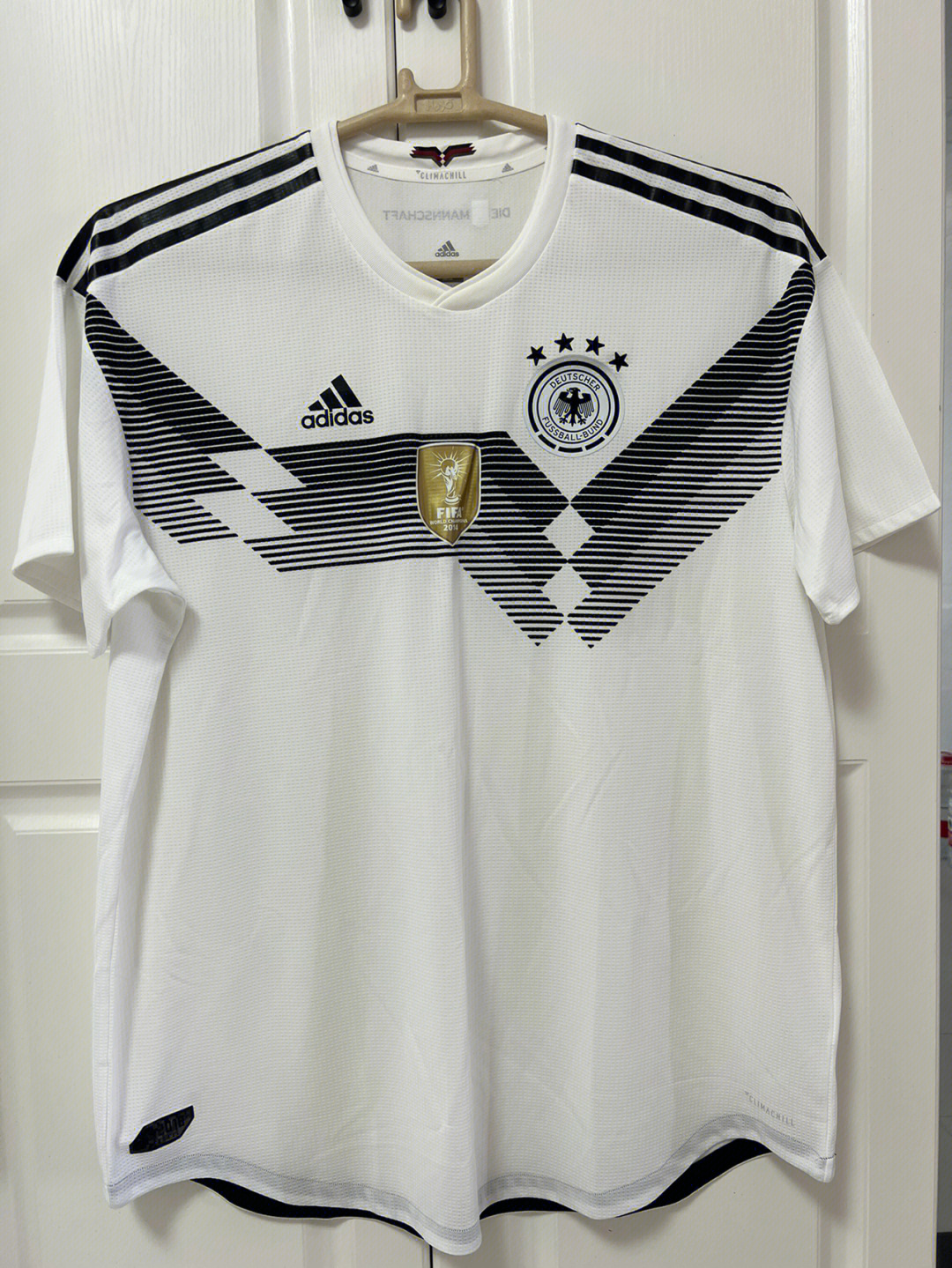 德国队历届世界杯球衣_德国对韩国世界实录像杯_雷霆队球衣